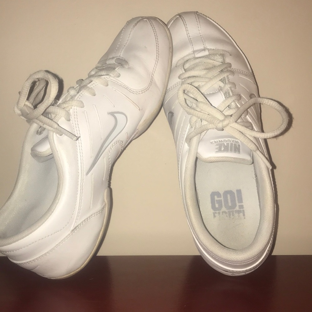 Nike Air Cheer Tennis Shoes